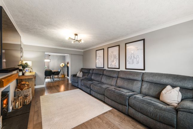 10, Willow Crescent, Glenrothes photo 4