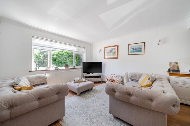 12, Capel Close, Bromley photo 4