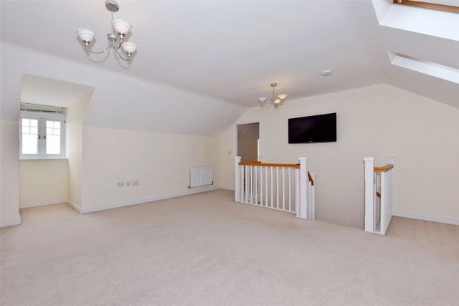 Halcyon Close, Surrey photo 4