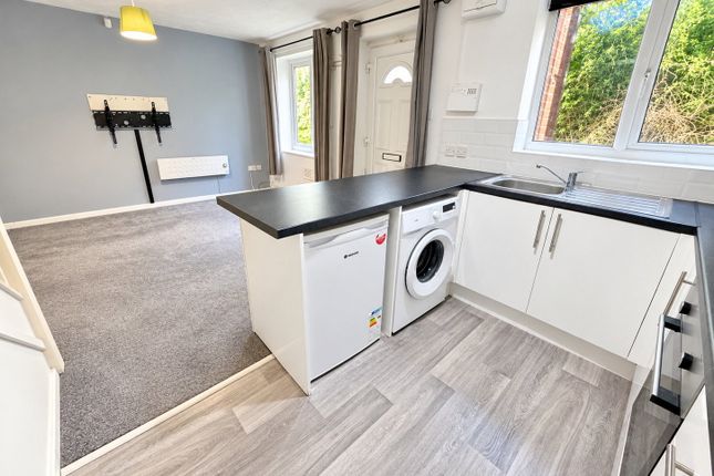 319, Foxdale Drive, Brierley Hill photo 4