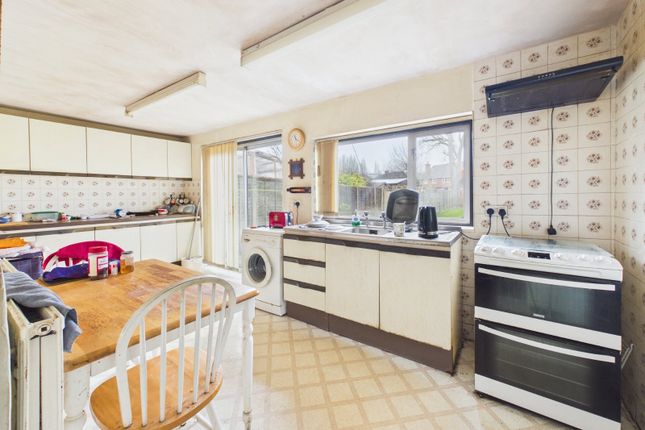3, Meare Estate, High Wycombe photo 4
