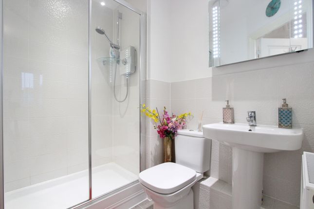 18, Jasmine Square, Reading photo 3