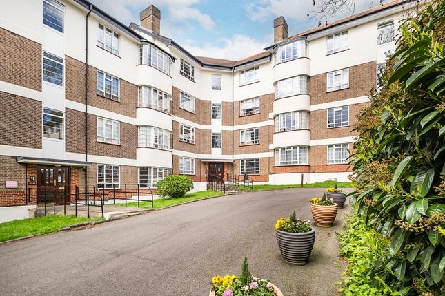 Flat to rent in Edge Hill, London