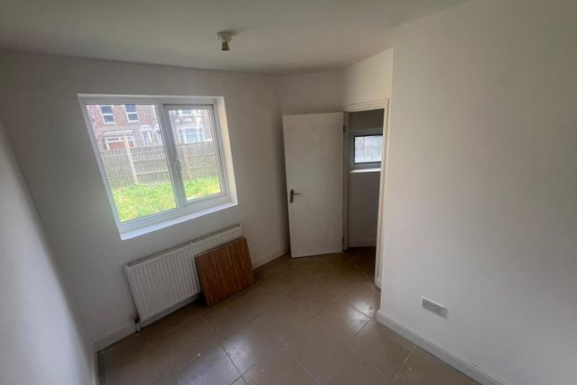 18, Chiswick Road, London photo 3
