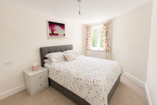 Flat Flat 21, Thythe Court, 141 White Hart Lane, Collier Row photo 5