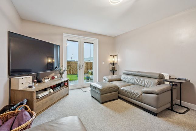 12 Livingston Crescent, West Lothian photo 2