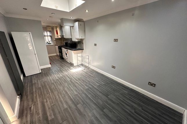 16, Langdale Drive, Greater London photo 2