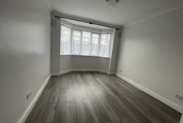 14, Montrose Court, London photo 3