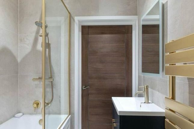 Flat 1, 13, Wentworth Park, London photo 4