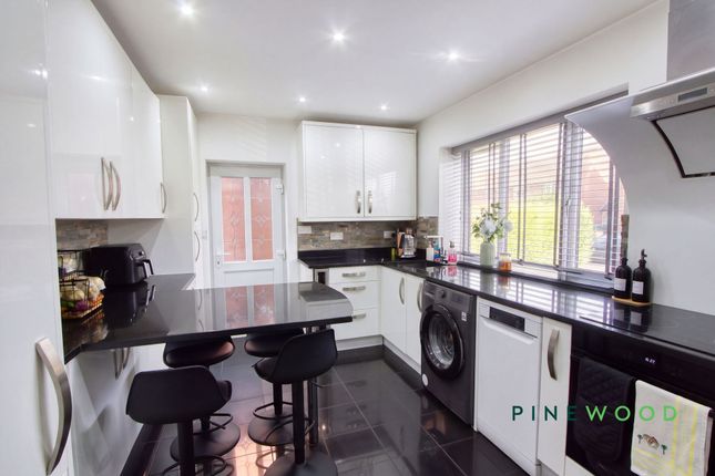 46 Blacksmith Lane, Chesterfield photo 2