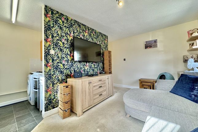 293, St Michaels Avenue, Yeovil photo 3