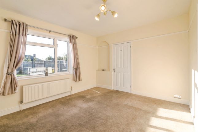10, Highland Way, Lowestoft photo 4