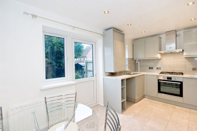48, Richard House Drive, London photo 4