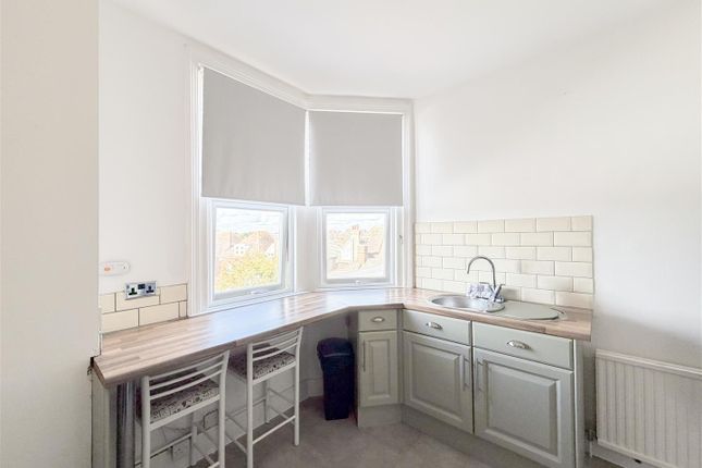 Flat 3, 7 Clifford Road, Bexhill-On-Sea photo 4