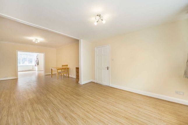 25, Beverley Avenue, London photo 3
