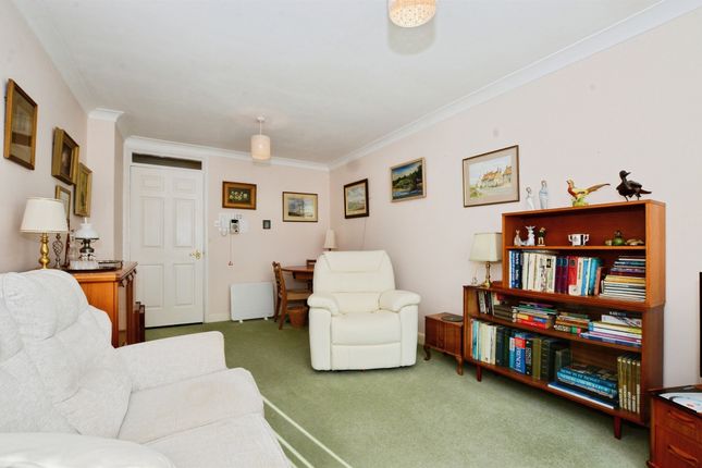 Flat 11, St Augusta Court, Batchwood View, St. Albans photo 2