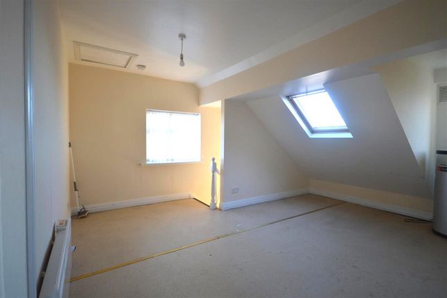 Flat to rent in The Square, Castleford