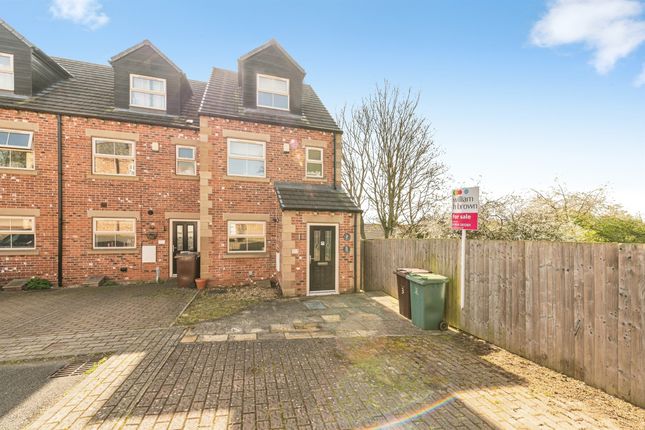 4-bed house on 3, Cedar View, Wakefield, £220,000