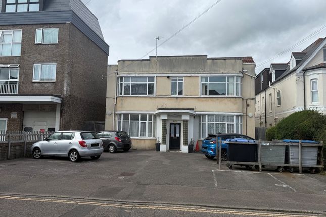 Studio house on Flat 10, Cedra Court, 4 Westby Road, Bournemouth, £75,000