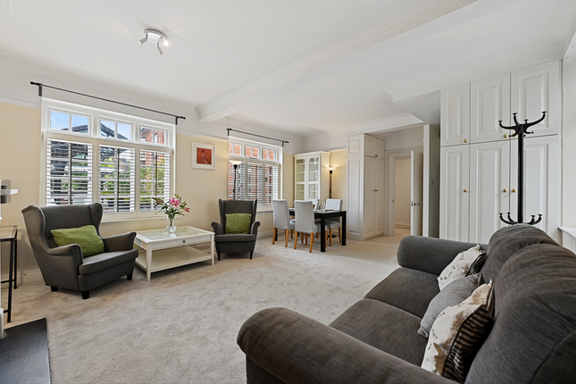 Maisonette for sale in Allen Street, London