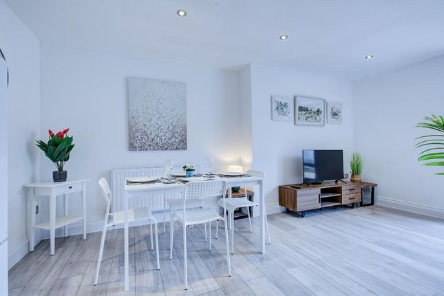 2B, Brentwood Road, Romford photo 5