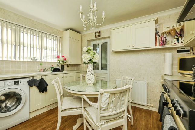 2, Blackthorn Close, Scunthorpe photo 3