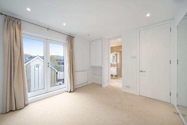 5, Chapel Gate Mews, London photo 4