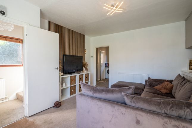 32 Marks Square, Northfleet, Kent photo 2