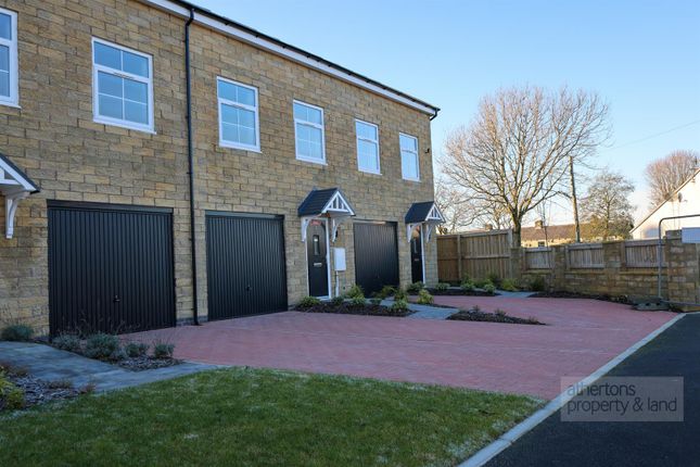 Mews house for sale in Melbourne Gardens, Rosegrove Lane, Burnley