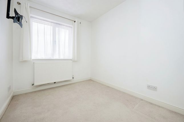 Terraced house for sale in Haverdale, Luton
