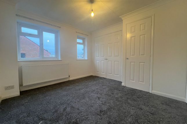 31, Gorse Meade, Slough photo 5