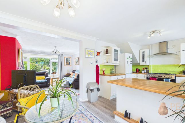 65 Norfolk Gardens, Littlehampton photo 2