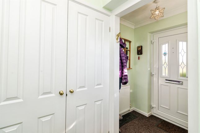 3, Meadow Way, Lowestoft photo 3