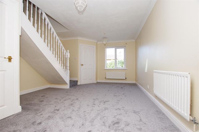 18, Thetford Way, Swindon photo 3