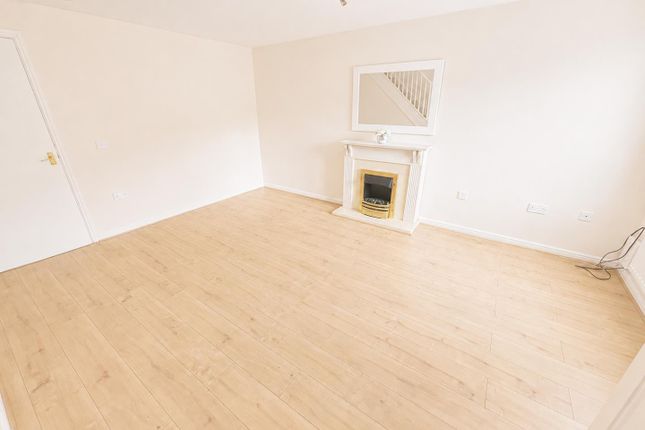 12, Elsworth Close, Manchester photo 4