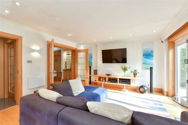 Central Avenue, Telscombe Cliffs photo 3
