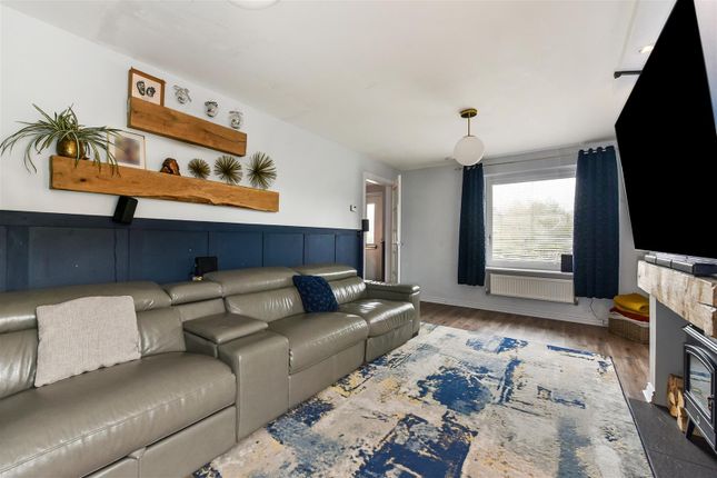 19, Angus Way, Waterlooville photo 3
