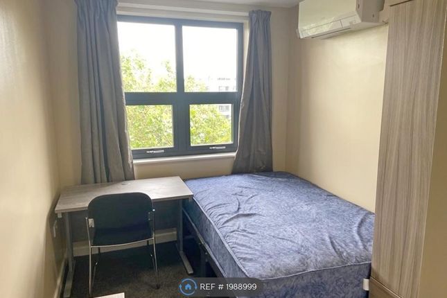 Flat to rent in Stokes Croft, Bristol