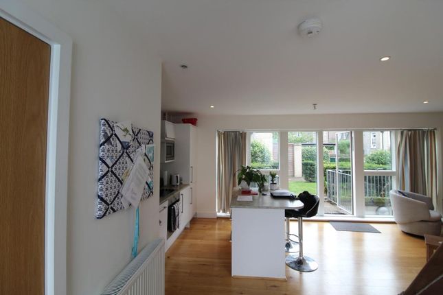 Flat to rent in Parkside, Cambridge