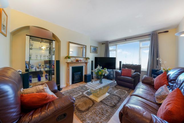 25, Ivy Gardens, Mitcham photo 2