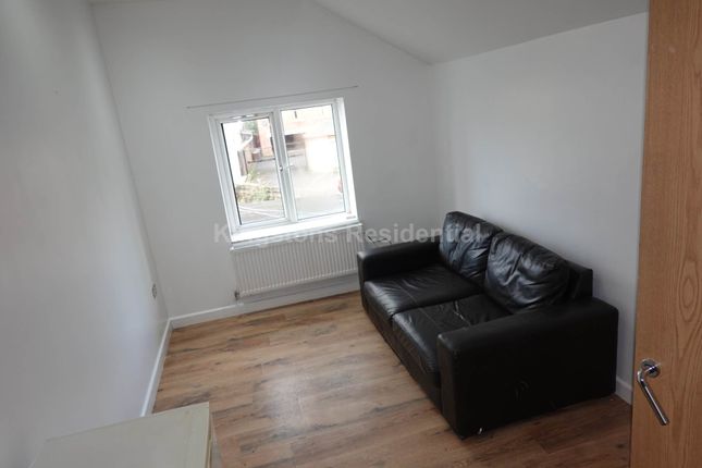 Flat to rent in Stacey Road, Roath
