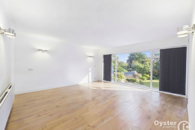 30 Dene Gardens, Stanmore photo 2