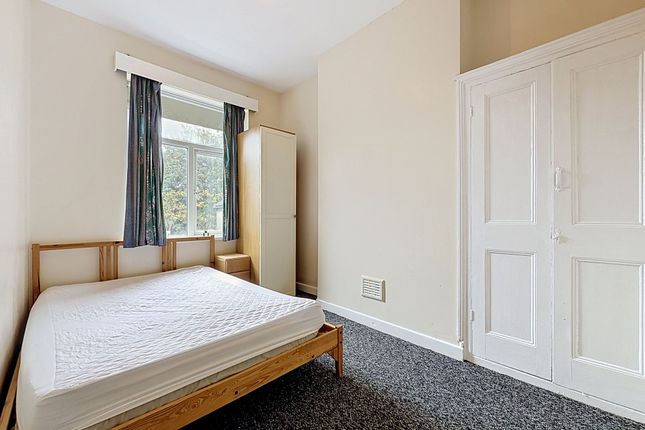 Flat 2, 105A Cathays Terrace, Cardiff photo 4