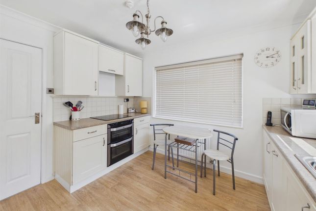 6, Tudor Close, Malvern photo 3