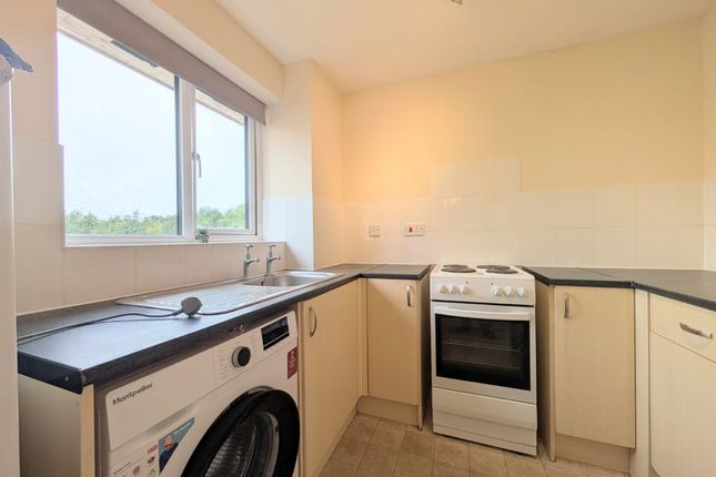 171 Prestatyn Close, Stevenage photo 2