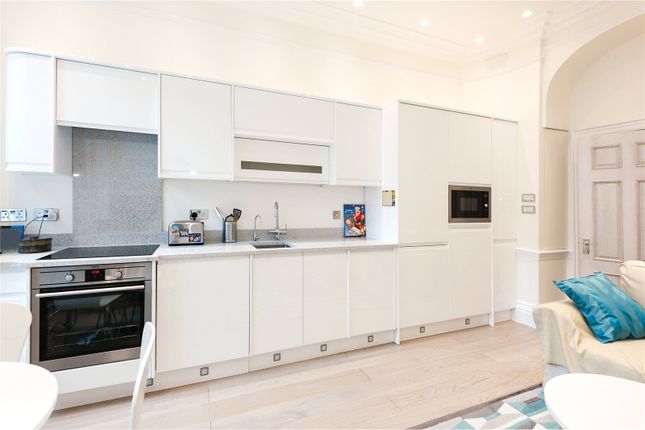 Flat 2, 82, Guilford Street, London photo 4
