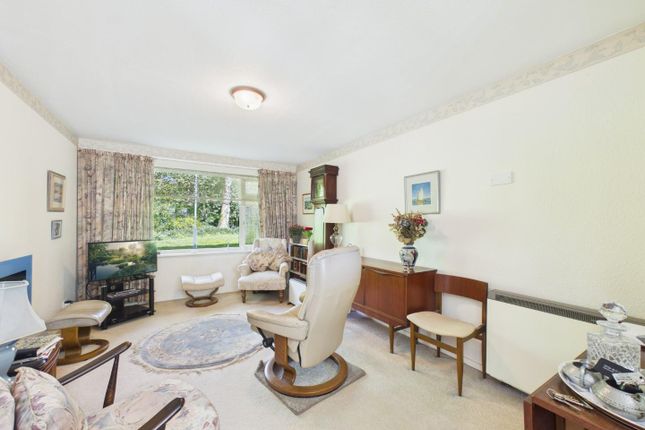 27, Cliffe Gardens, Shipley photo 4