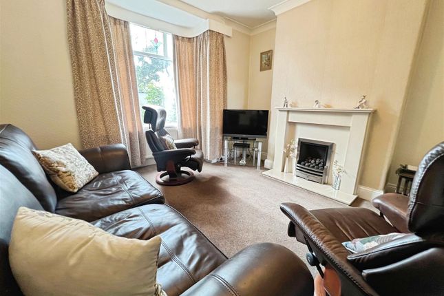39, Norman Avenue, Bradford photo 3
