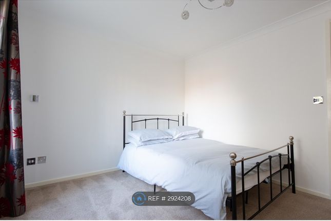 Flat, Bradwell Court Bradwell Green, Hutton, Brentwood photo 2