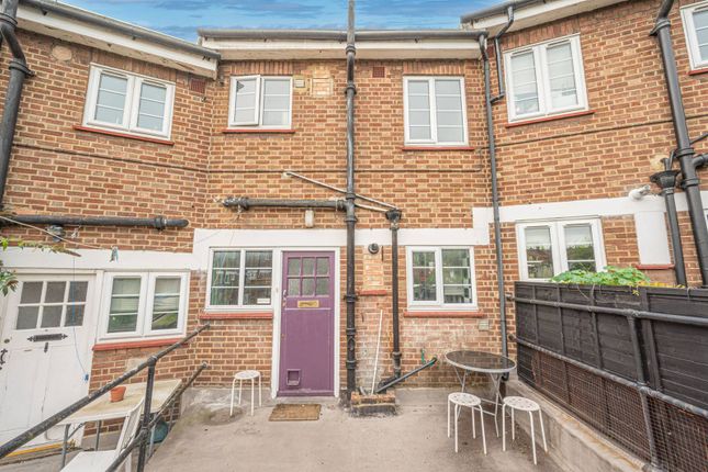 Flat to rent in Hampden Square N14, Osidge, London,